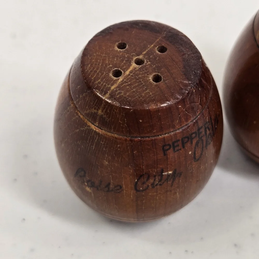 VTG Wooden‎ Salt and pepper Shakers Barrel Shaped Souvenirs Poise Oklahoma Trink